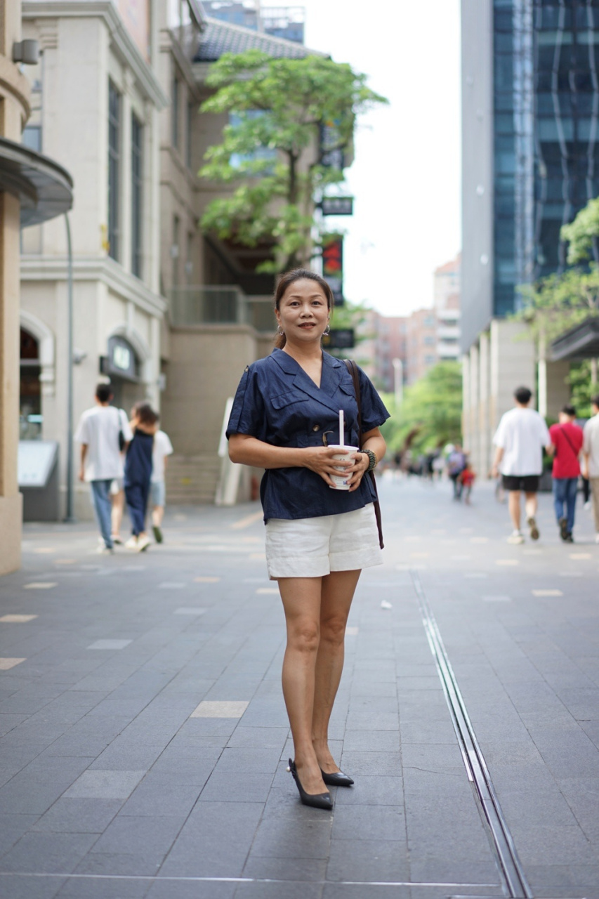 (1)"我父母老家在江苏常州,我父亲当兵转业到新疆