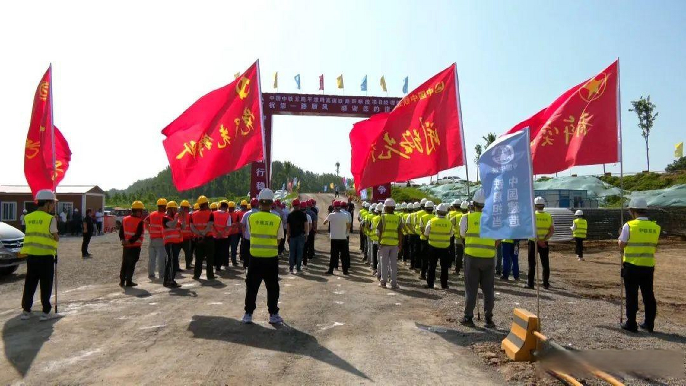 舞阳县举行平漯周高铁指挥部揭牌仪式 > 7月8日,舞阳县举行平漯周高铁
