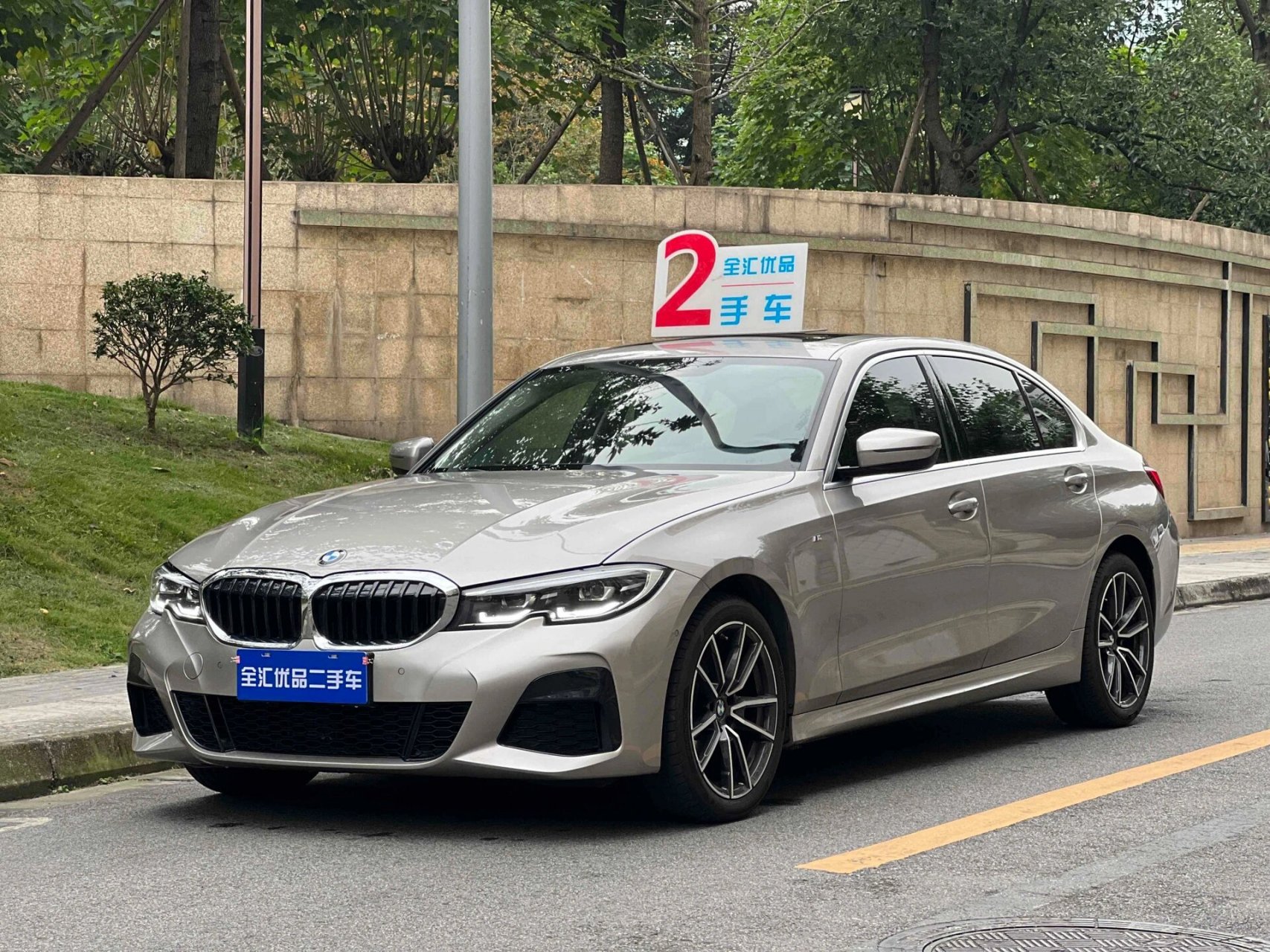 宝马325li 22年8月上牌宝马3系 2022款 325li m运动套装 香槟色,安全