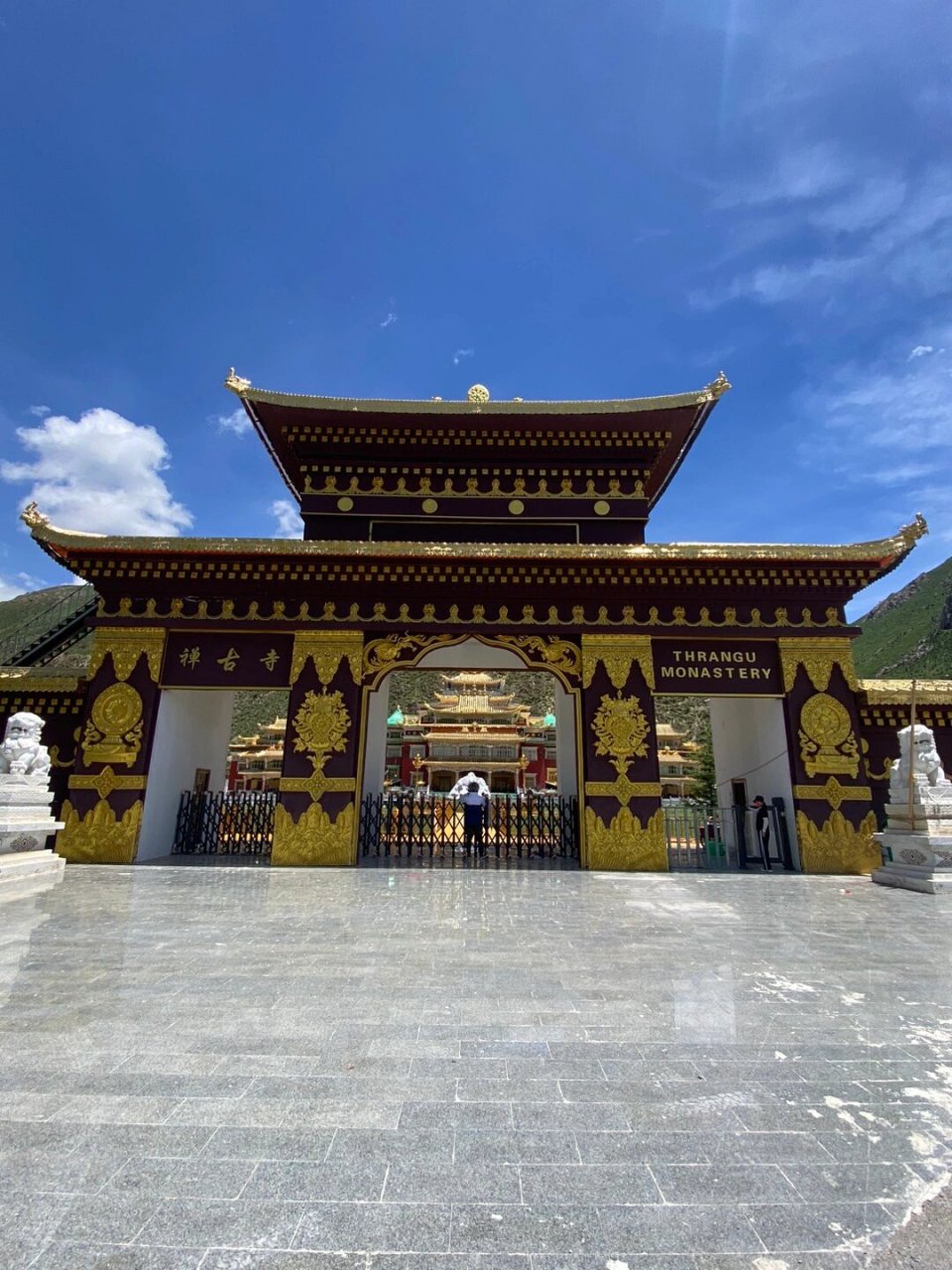 玉树禅古寺 青海省玉树市禅古寺:得名于寺院附近的一块花色磐石.