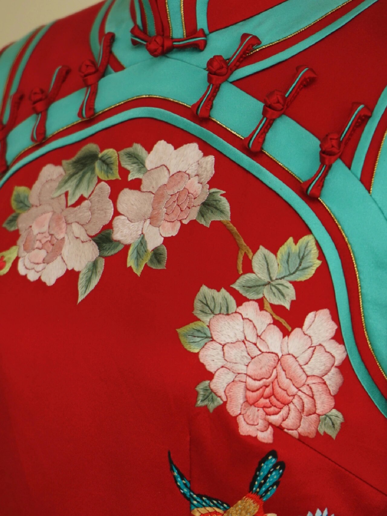 凤穿牡丹苏绣高定旗袍五彩斑斓的凤凰