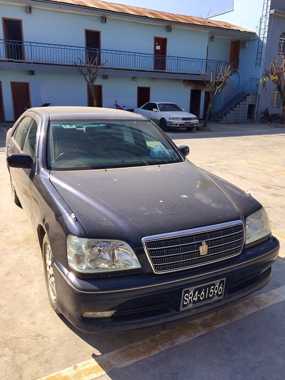 你在中国绝对没有见过的丰田皇冠十一代.