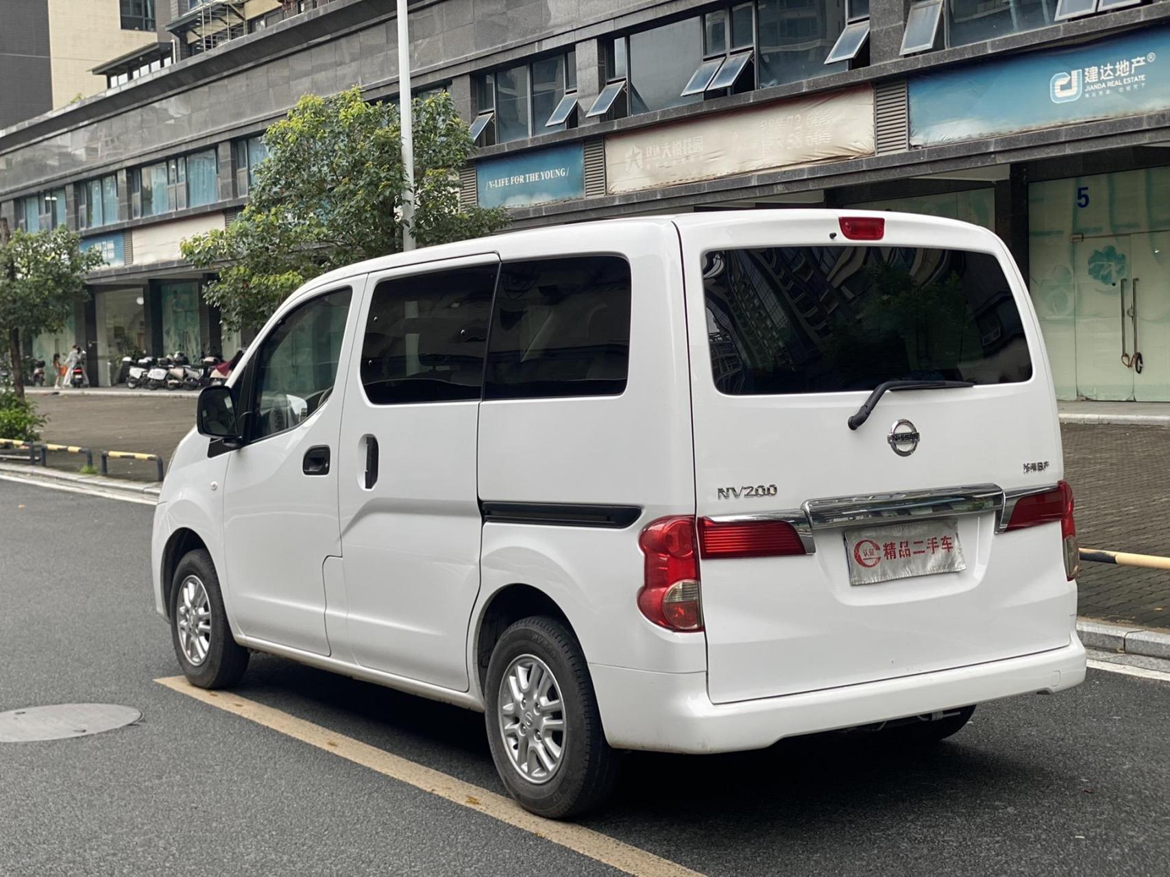 新到2017年12月日产nv200,1.6l 手动豪华型7座,指导价10.