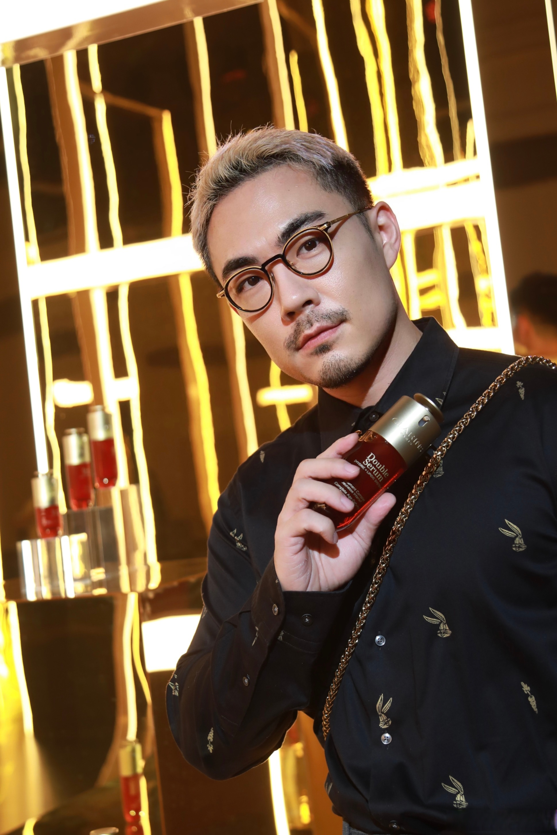 改变肌肤未来##娇韵诗第九代黄金双萃# 扛老更抗