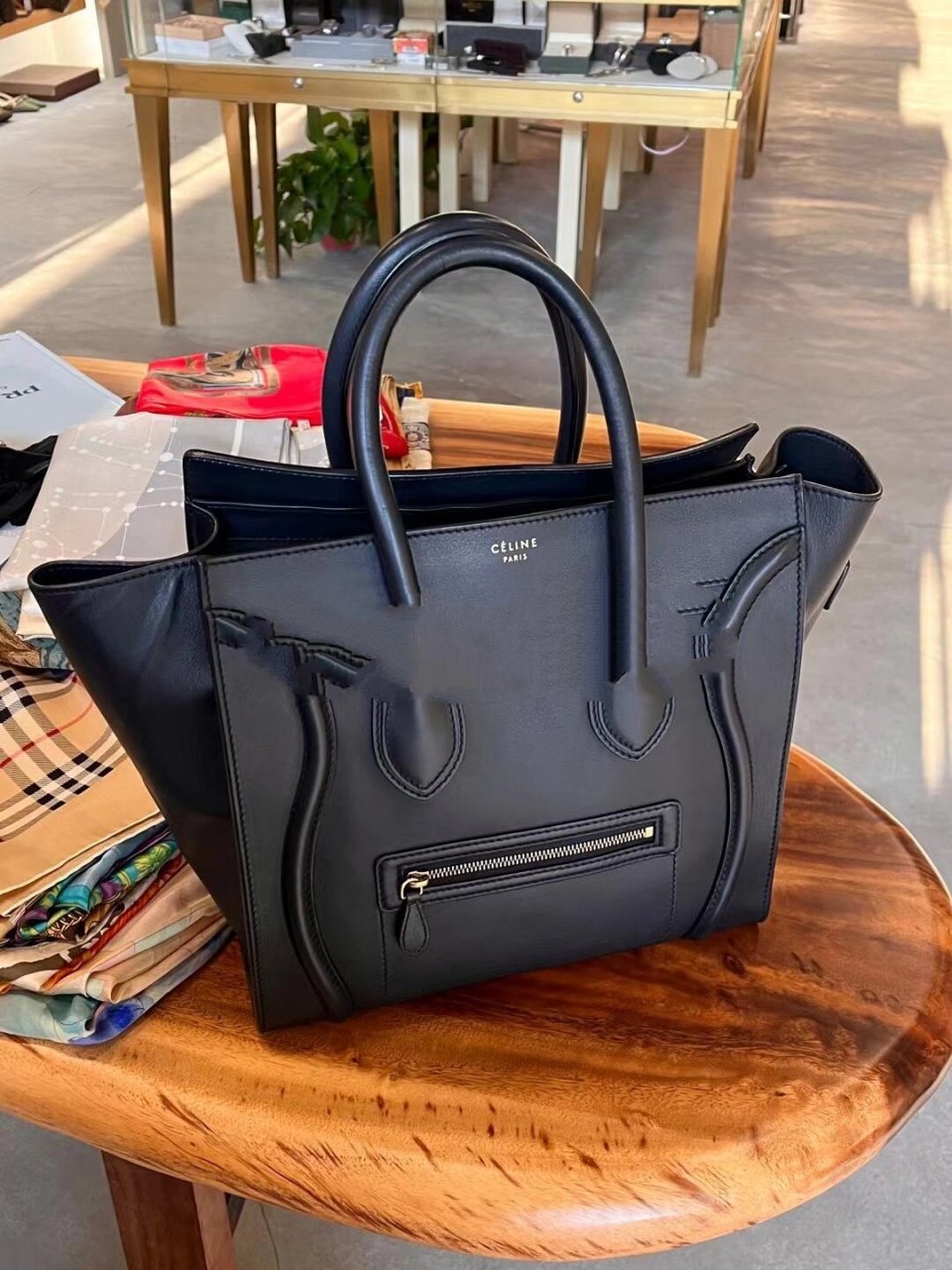 celine·笑脸包 · celine笑脸包深蓝色 经典永不过时 感觉比黑色好看