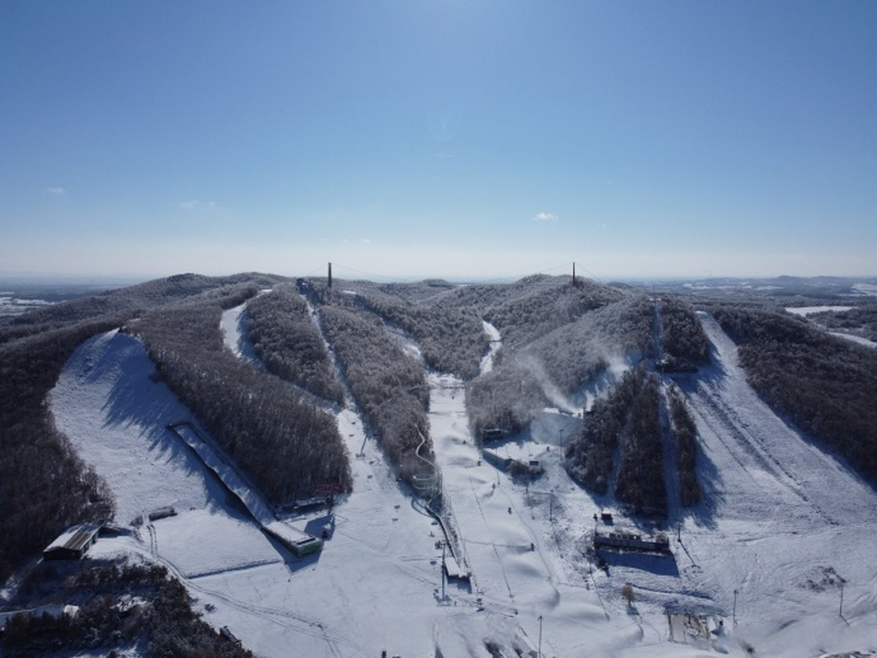 长白天下雪#【长春莲花山滑雪场 | 雪力全开 即将开板】大雪纷飞