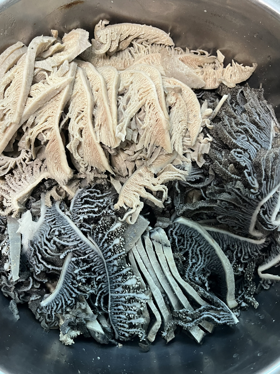 健康版白煮千层肚9191两种颜色不一样的毛肚 9696是不是还挺