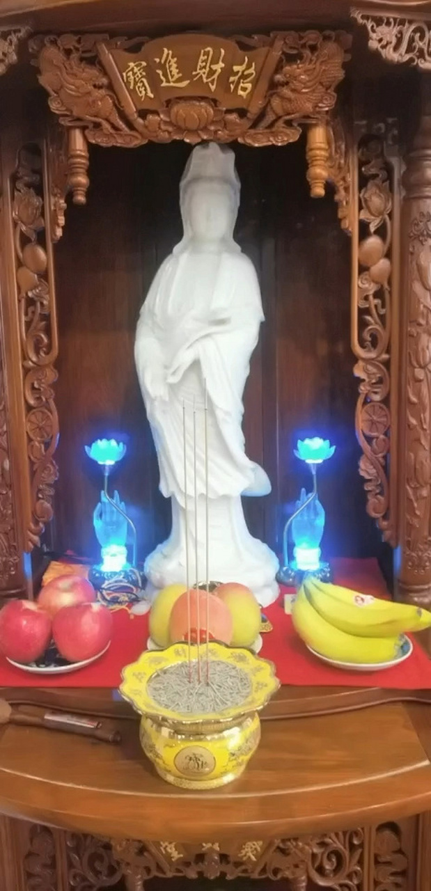 初一上高香 观音菩萨 弘一法师 财神爷0599 财神爷是我姐姐送我的