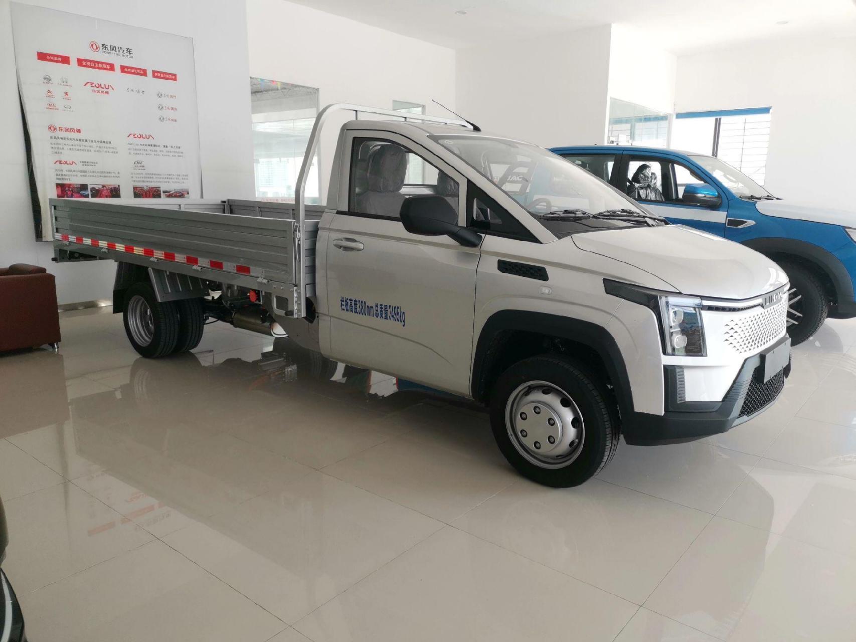 五菱新能源  -菱势黄金卡  动力类型:增程式油电混合动力 尺寸大小:箱