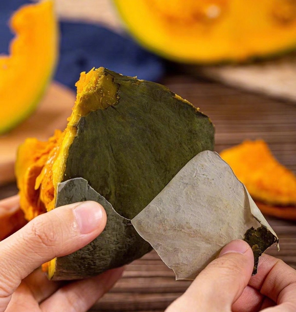 南瓜 皮薄肉厚 粉糯香甜 【推荐理由】这款新疆银板栗南瓜皮薄肉厚
