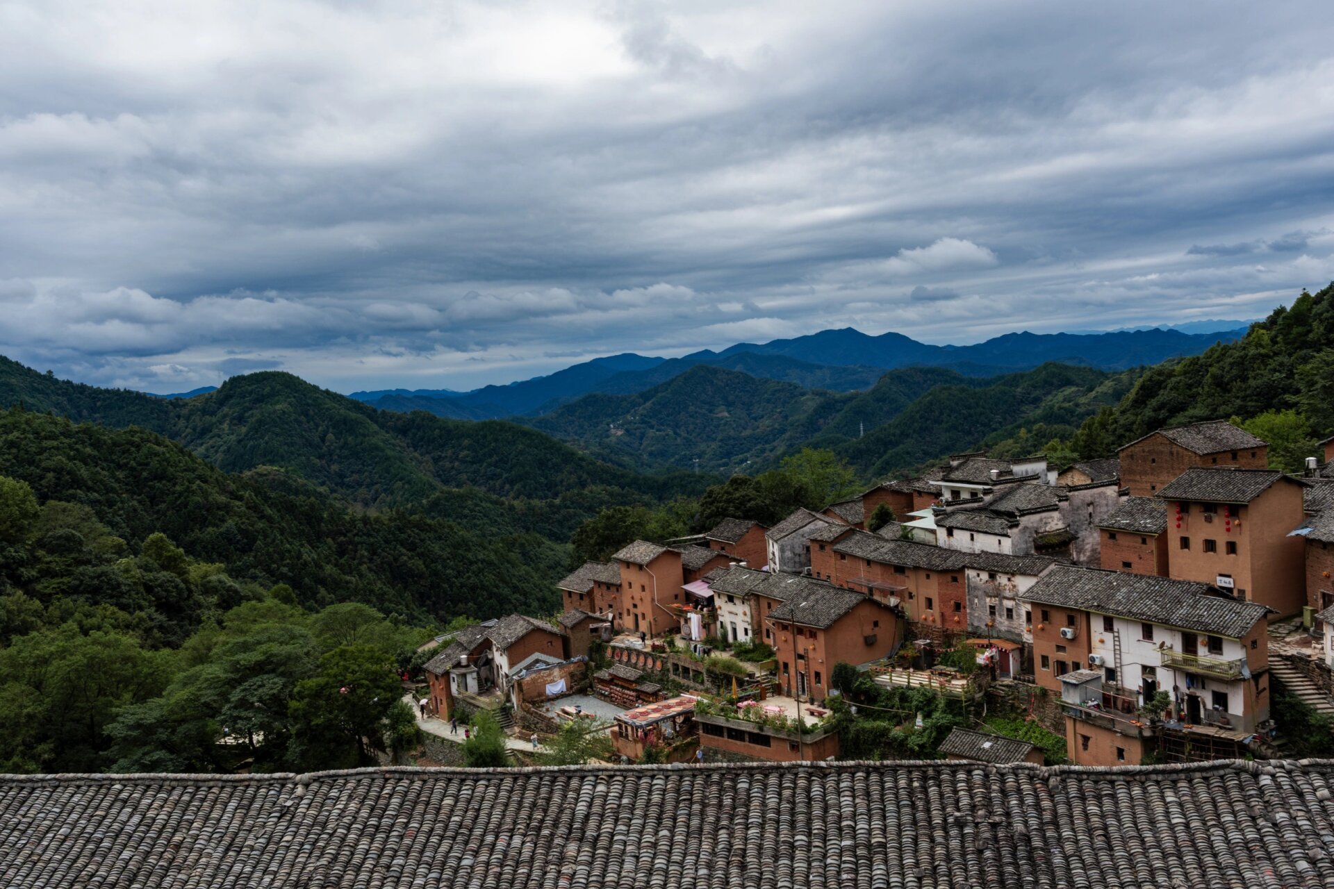 婺源分源之阳产土楼 地址:安徽省黄山市歙县深渡镇 从歙县县城到景区