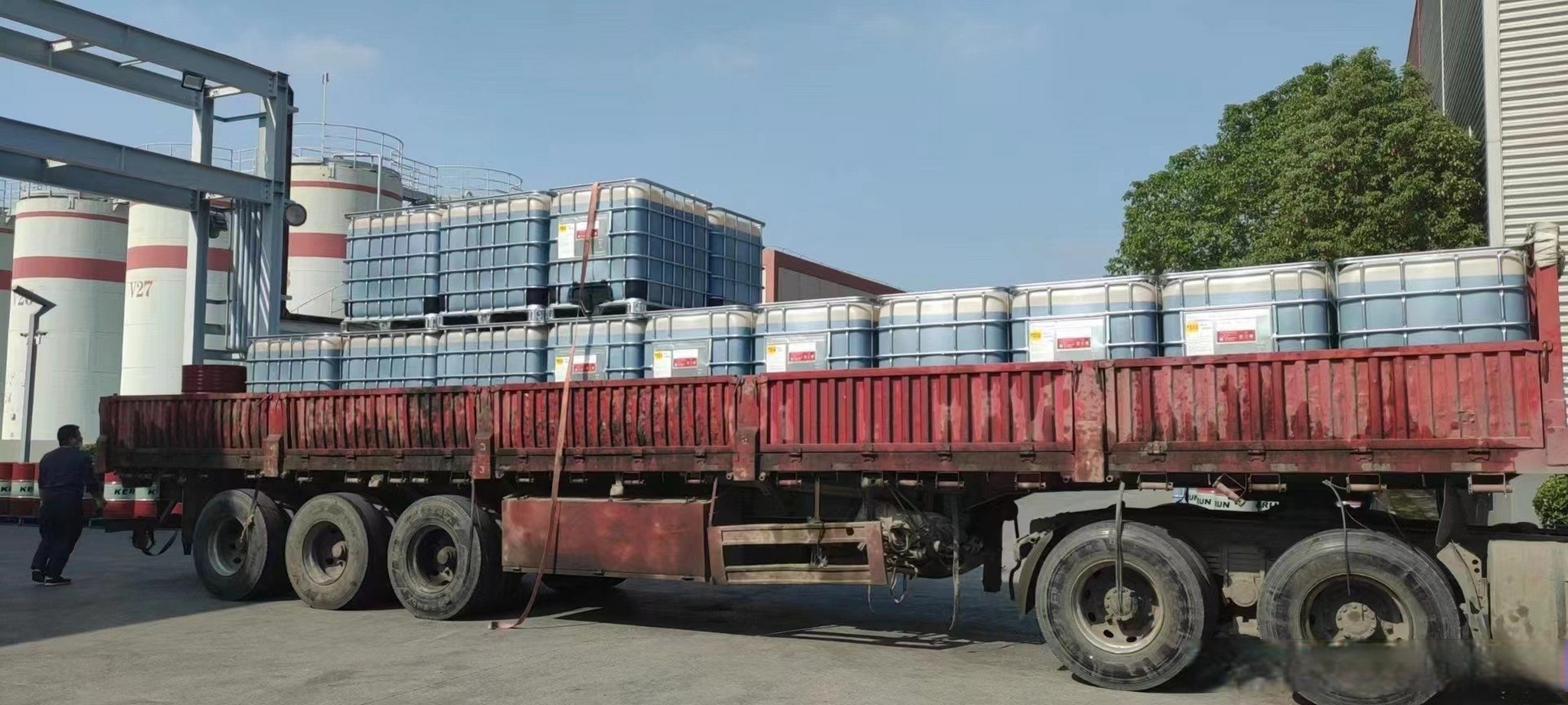 南京科润# 26吨桶淬火油发货中……[得意]