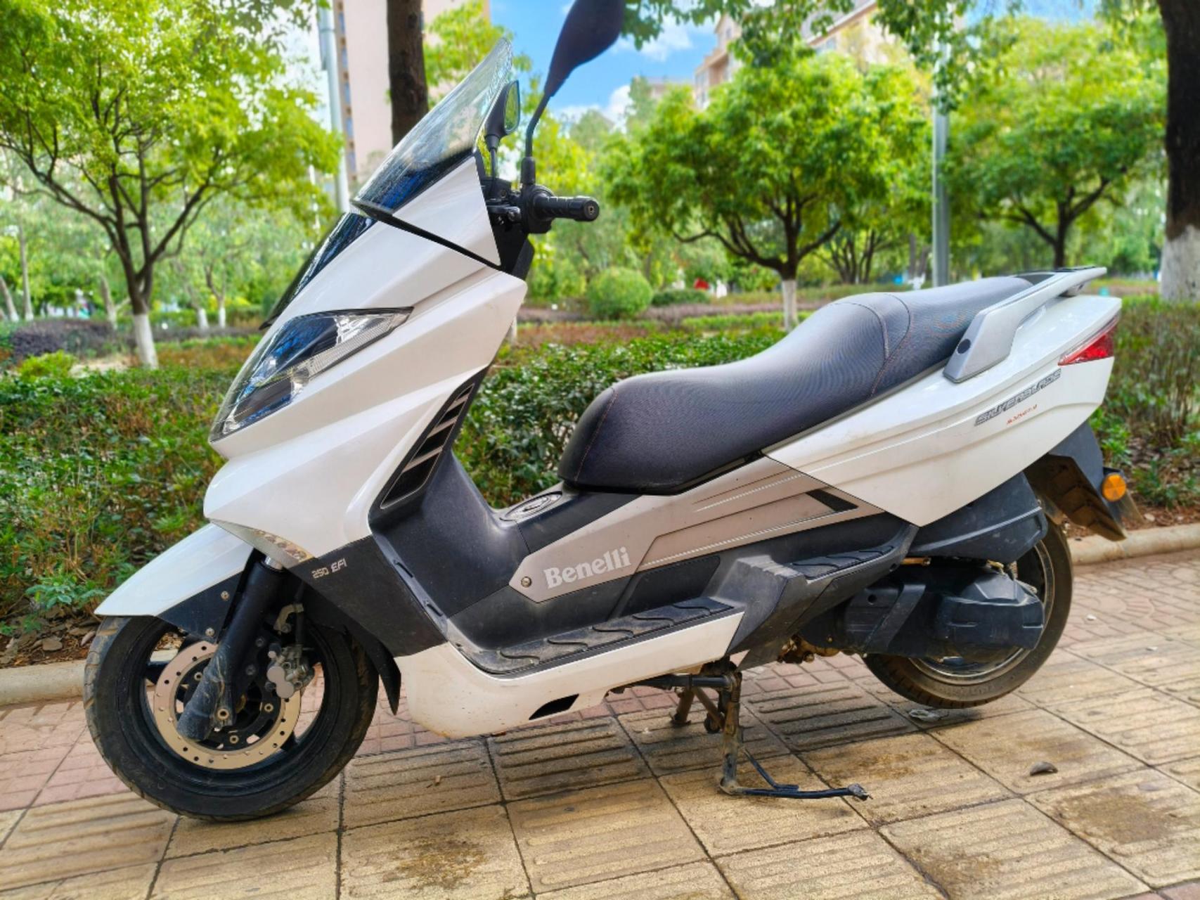 贝纳利 银刃250 电喷水冷踏板