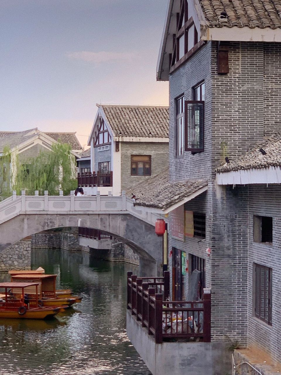 玉林水街 五彩田园水街 真的离城区很远很远7115 现在小车不能