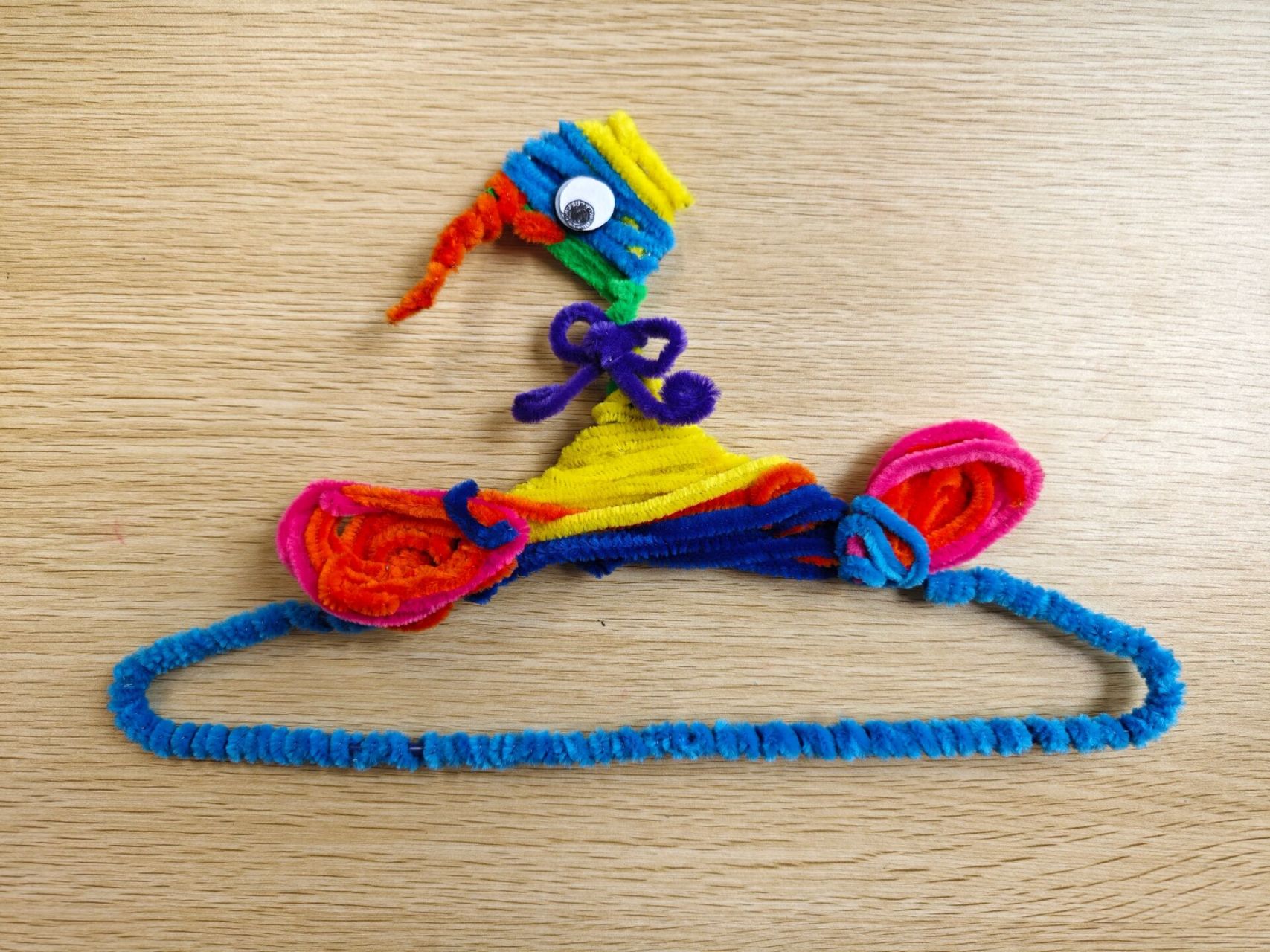 四年级下册美术《衣架的联想》 艺术来源于生活.