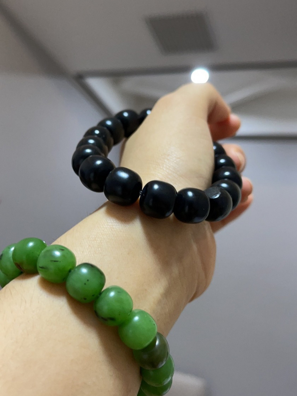 [赞同]在和田玉中经常与墨玉籽料,黑青籽料相混淆,因为这几个和田玉