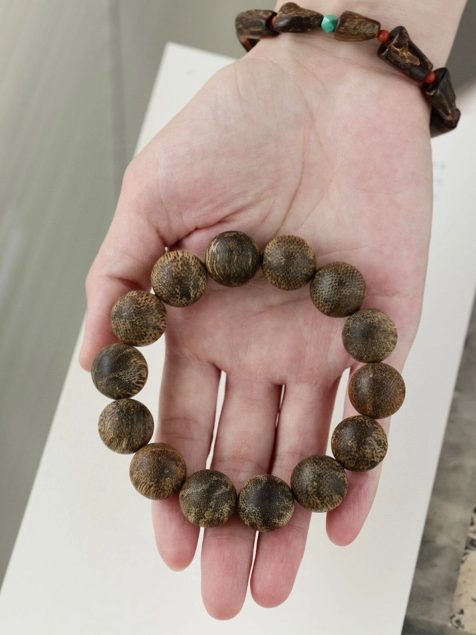 香气高雅 柬埔寨沉香"16mm手串" 油脂斑驳密布,香气高雅,细品花香柔美