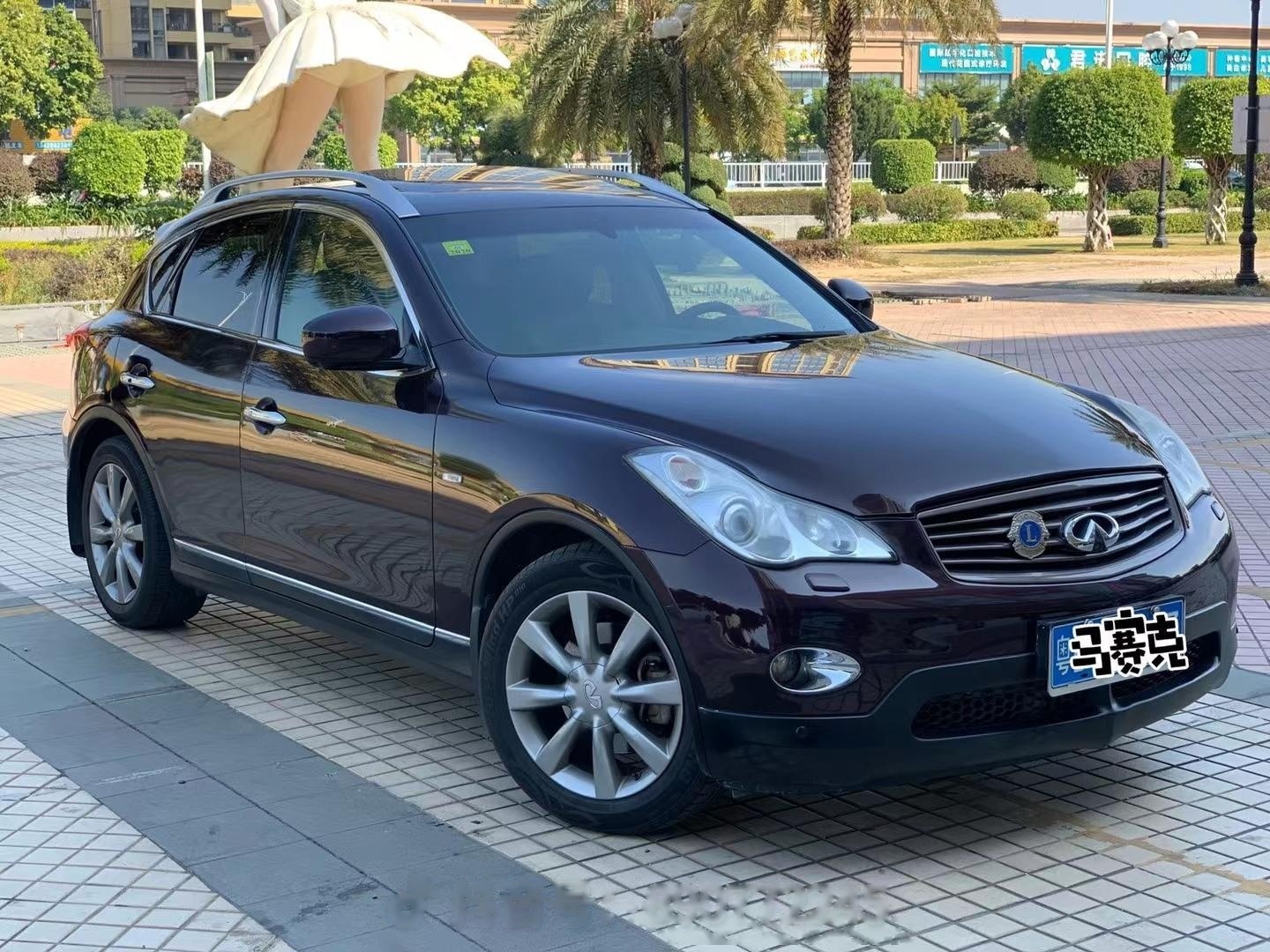 这是一辆日本原装进口英菲尼迪ex25, 是一款性能出色的豪华suv车型