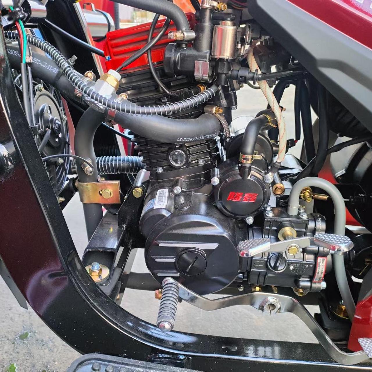 大金马四缸三轮车,大金马五轮车. 隆鑫单缸中轴发动机车型.