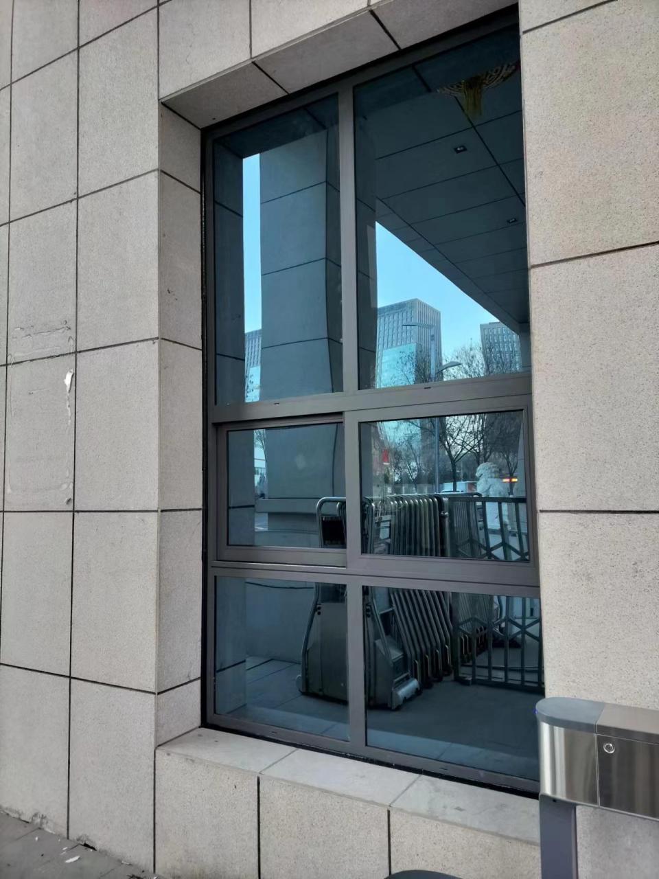 福特蓝镀膜玻璃还是很漂亮的