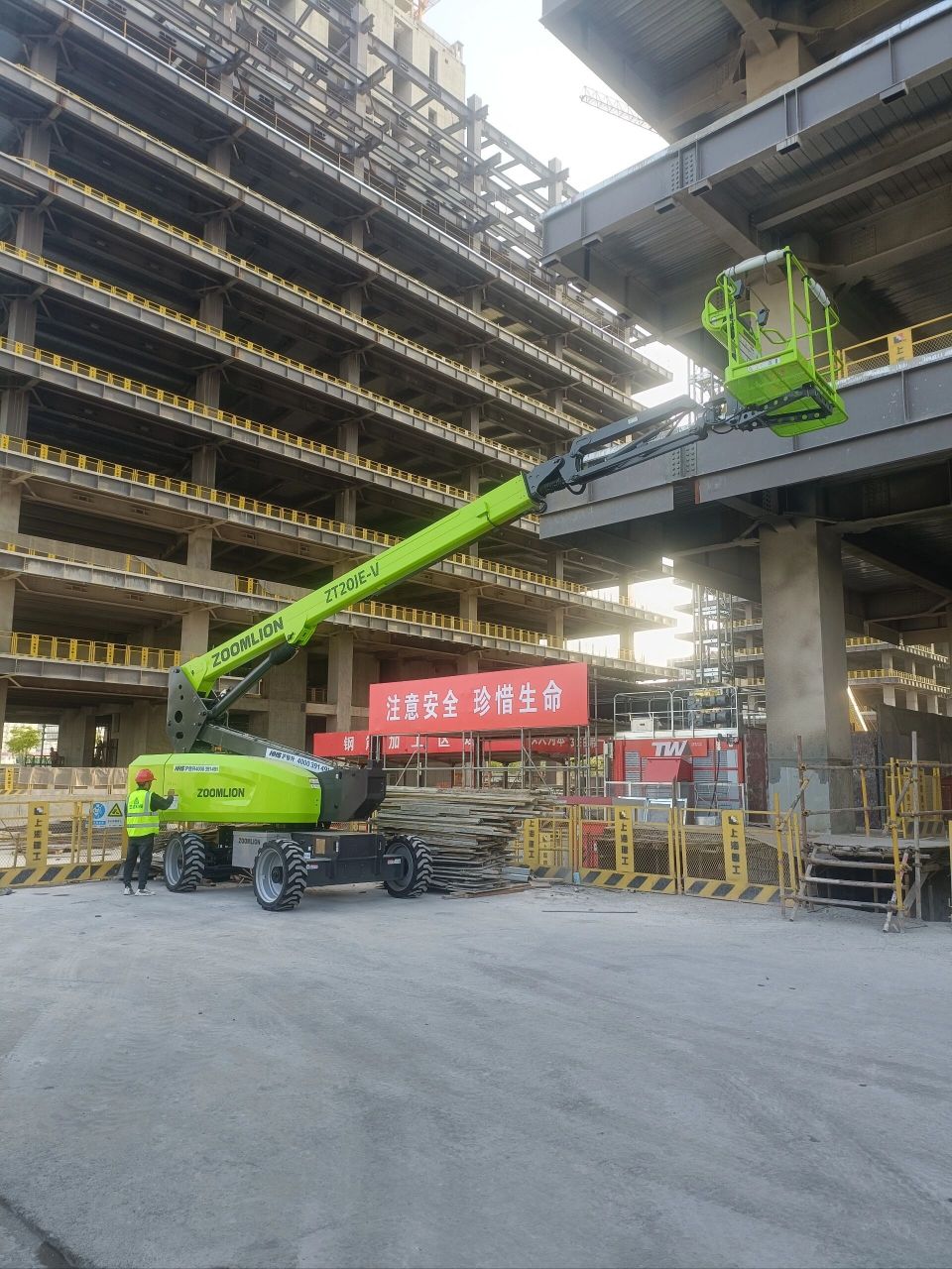 高空作业车直臂车升降车登高车平台高机升降        高空车平台高机