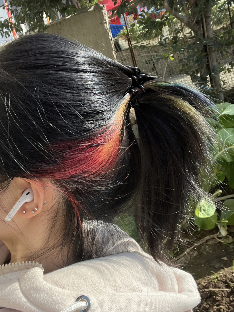 染彩虹要慎重7215 染了耳朵附近的一小撮,披着头发怎么看怎么美