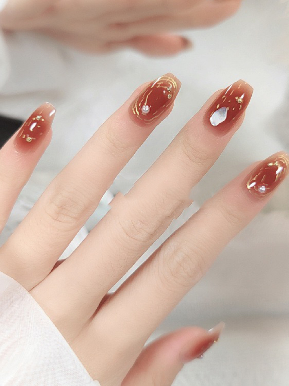 23年最流行显白时尚美甲97涂完闺蜜追着要 hello ,这里是你们的挖宝