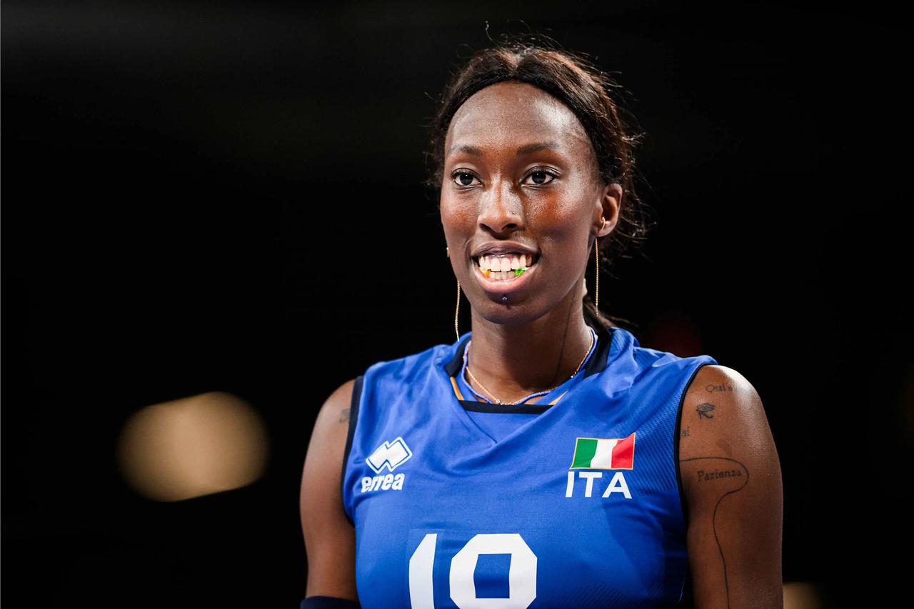 女排半决赛,意大利3-0土耳其,两队强力接应对比:  艾格努:24分,43扣