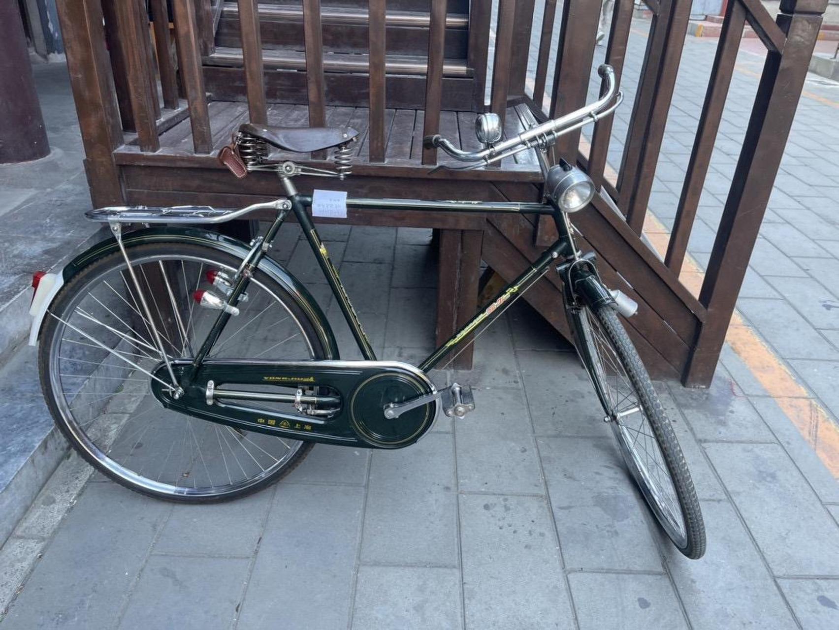 八十年代初锰钢永久13型自行车.