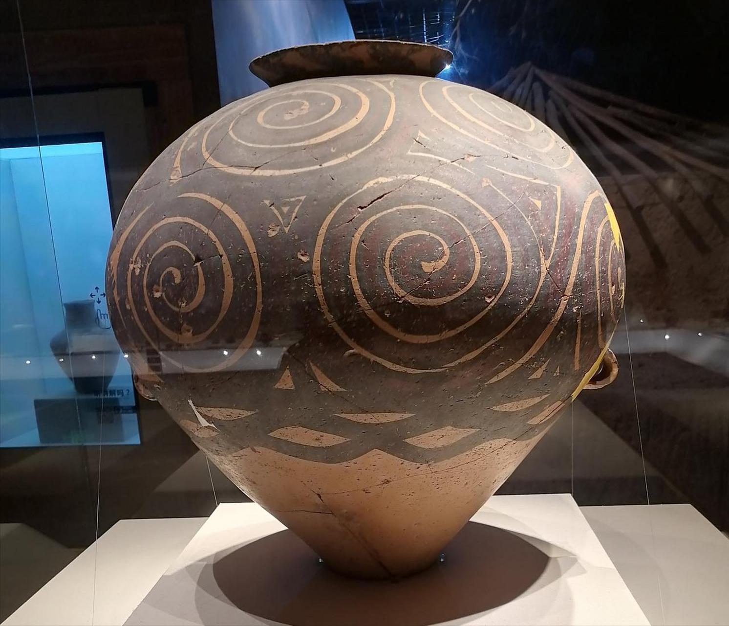 旋涡纹彩陶纹饰——4000多年前古人来自黄河母亲的灵感!