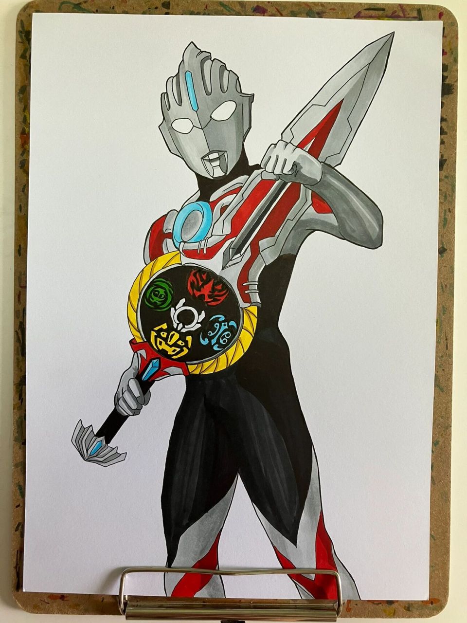 马克笔手绘欧布奥特曼详细过程 首先肯定是线稿,先把大概的线条画出来