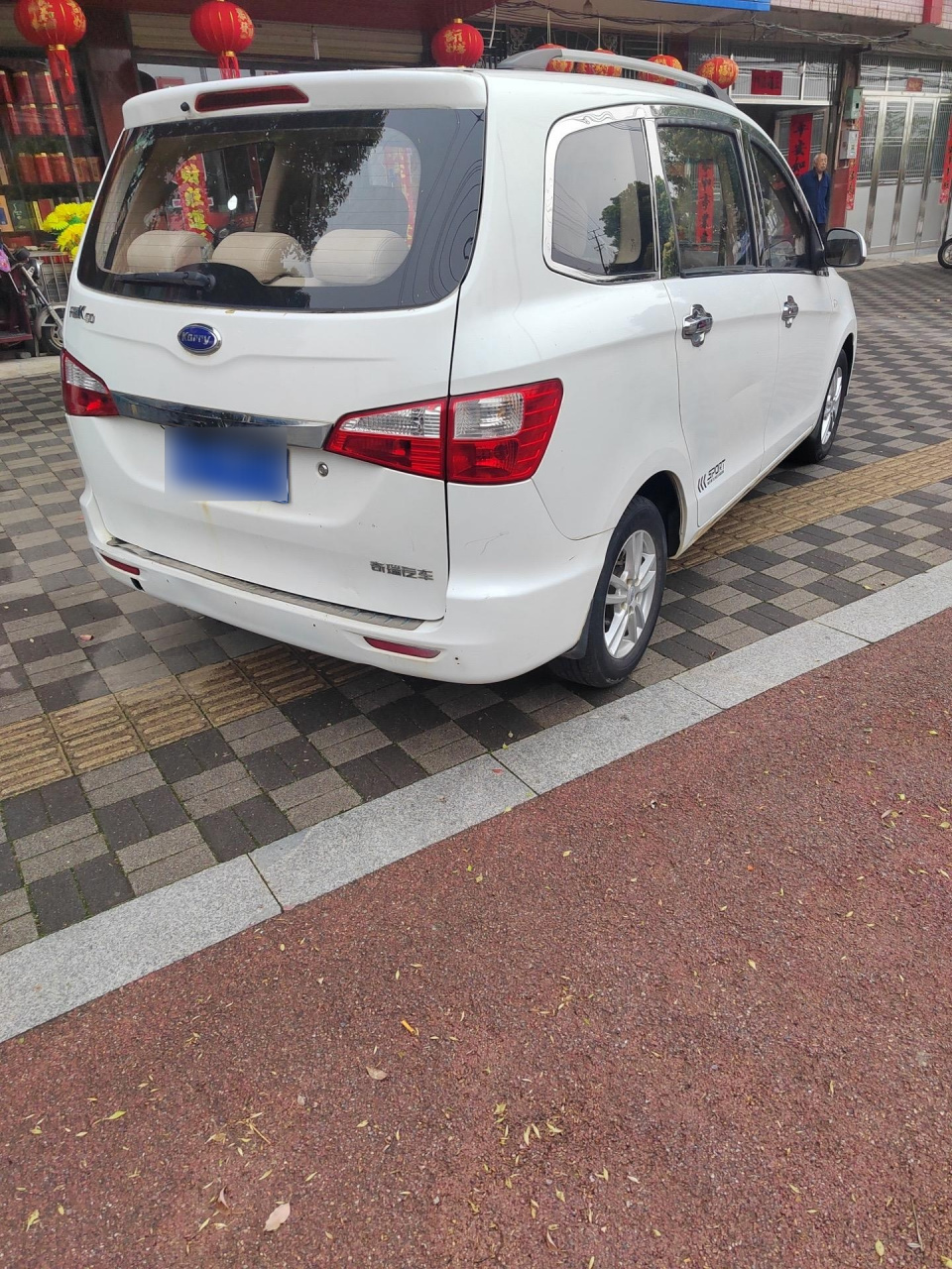 新到客户置换15年开瑞k50 7座大面包子,实表85000公里,年审到25年