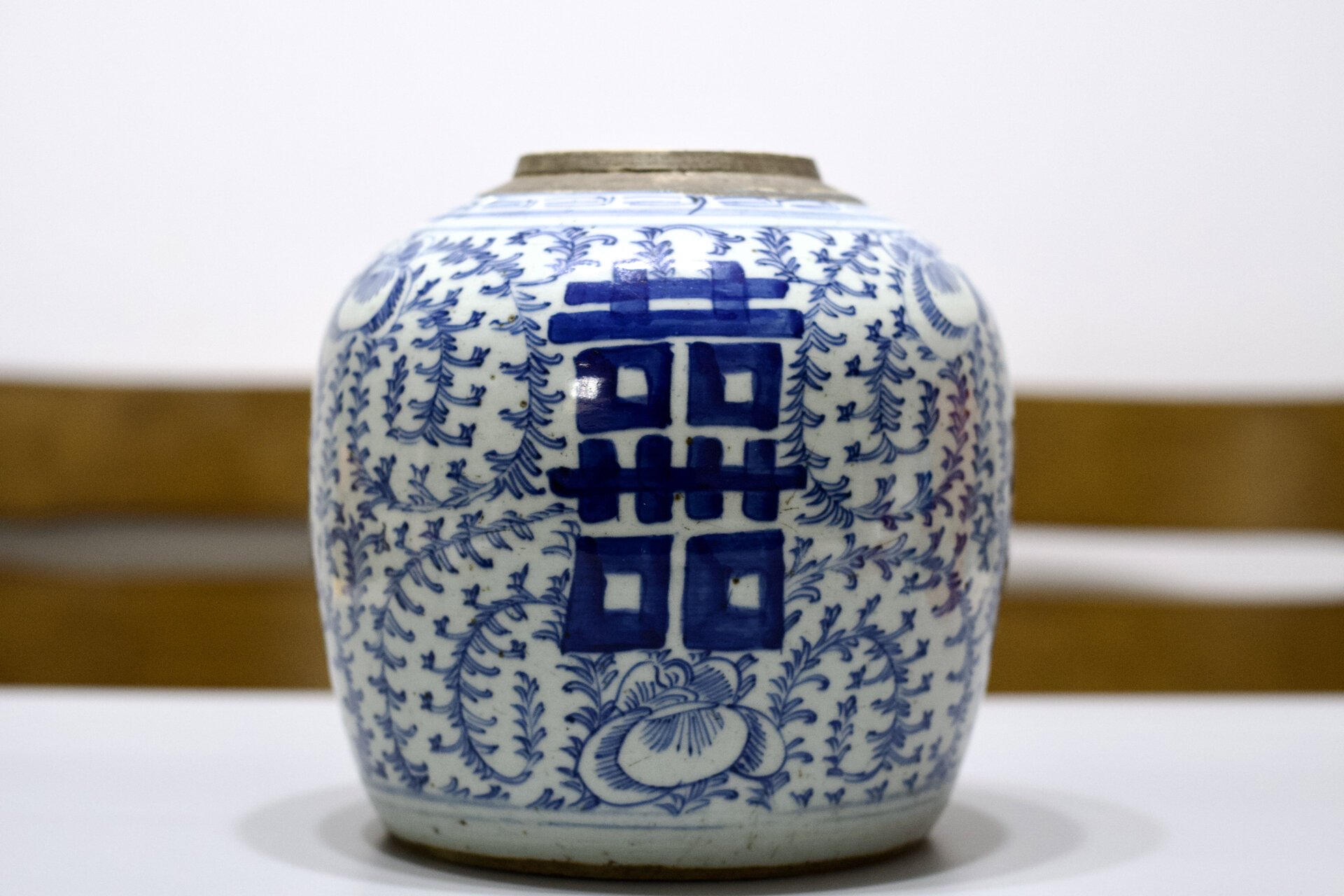 清中期缠枝莲喜字罐② 清代中期缠枝莲青花"囍"字盖罐②,三喜罐,釉水