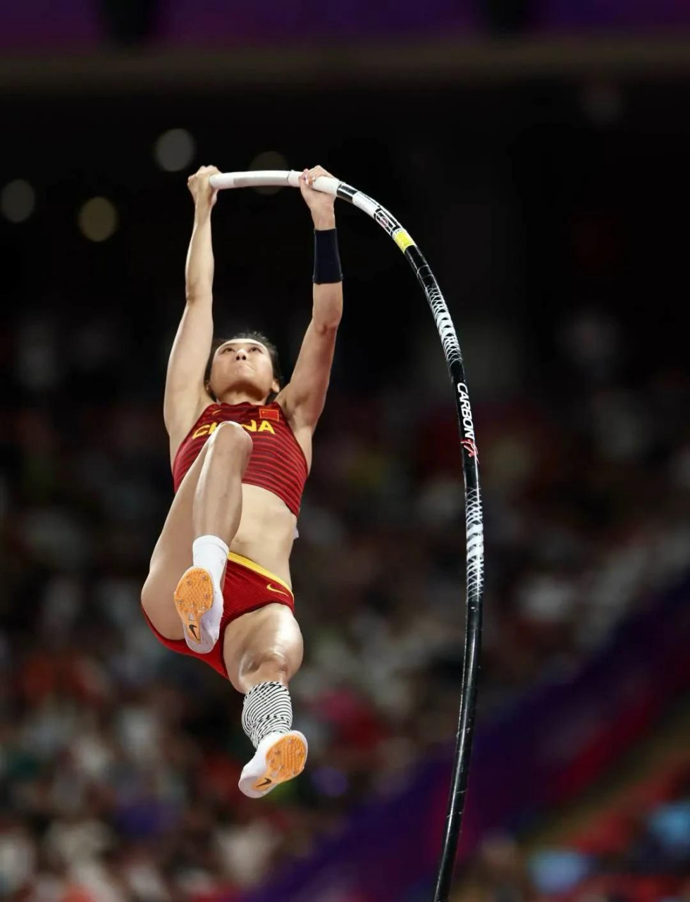 杭州第19届亚运会田径女子撑杆跳高决赛,中国队选手李玲夺得金牌