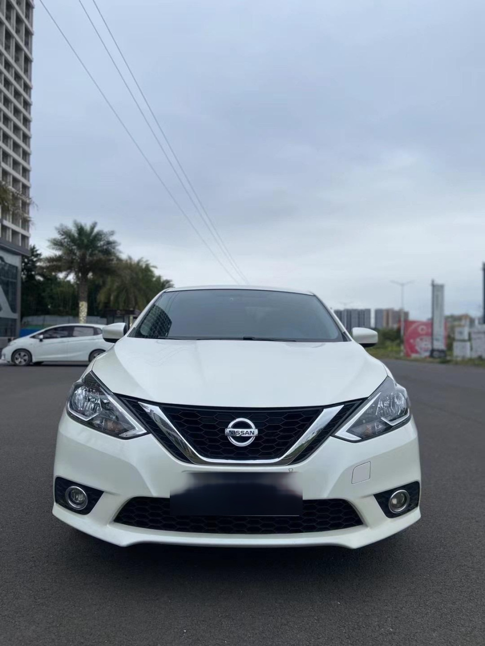 日产-轩逸  2022年 1.6l自动舒适版 珍珠白,白外黑内.