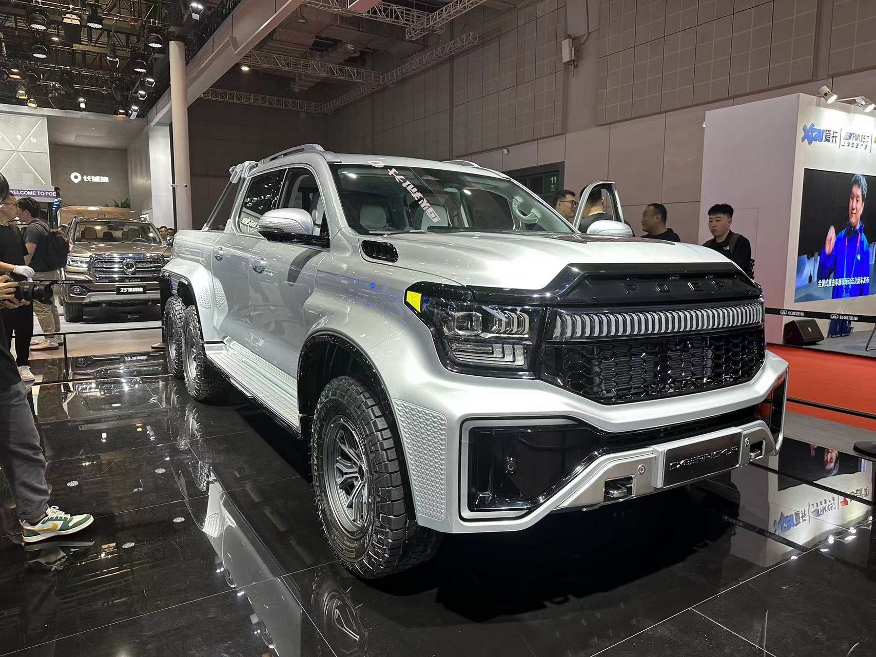 2023上海车展# 长城炮cyberpickup 6x6皮卡,380kw/517马力/750牛∶鬃