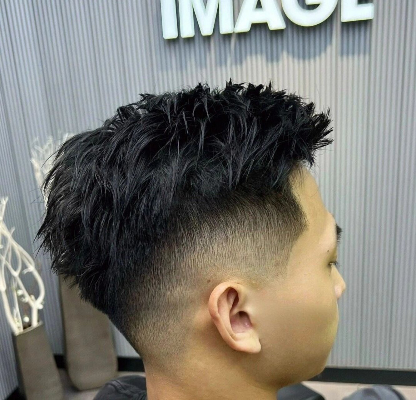 男士三七分纹理侧背发型推荐979797 男生发型推荐 帅气三七侧分