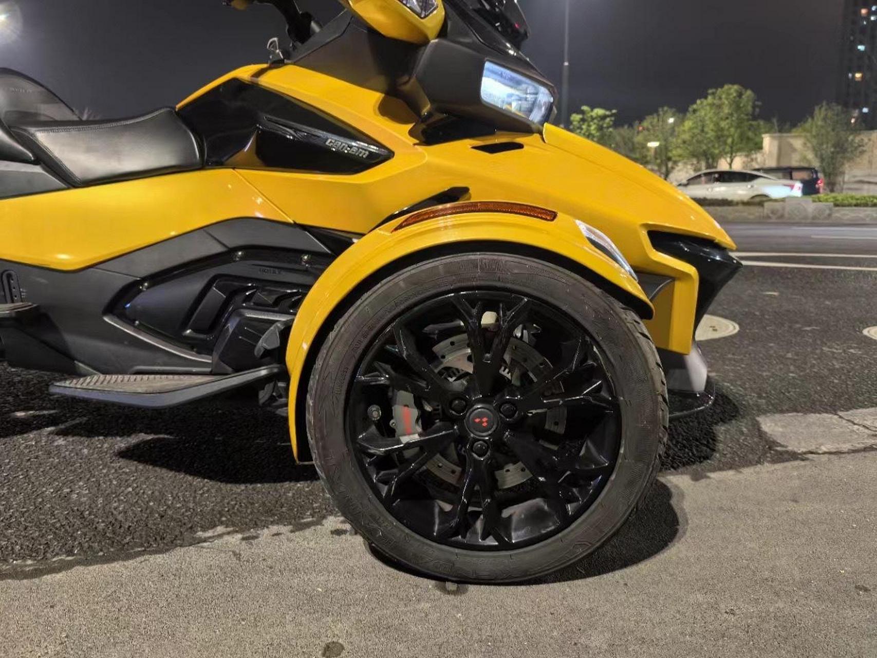 庞巴迪rtl行政版 :22年10月24上户一手车,庞巴迪顶级rt倒三轮,落户50