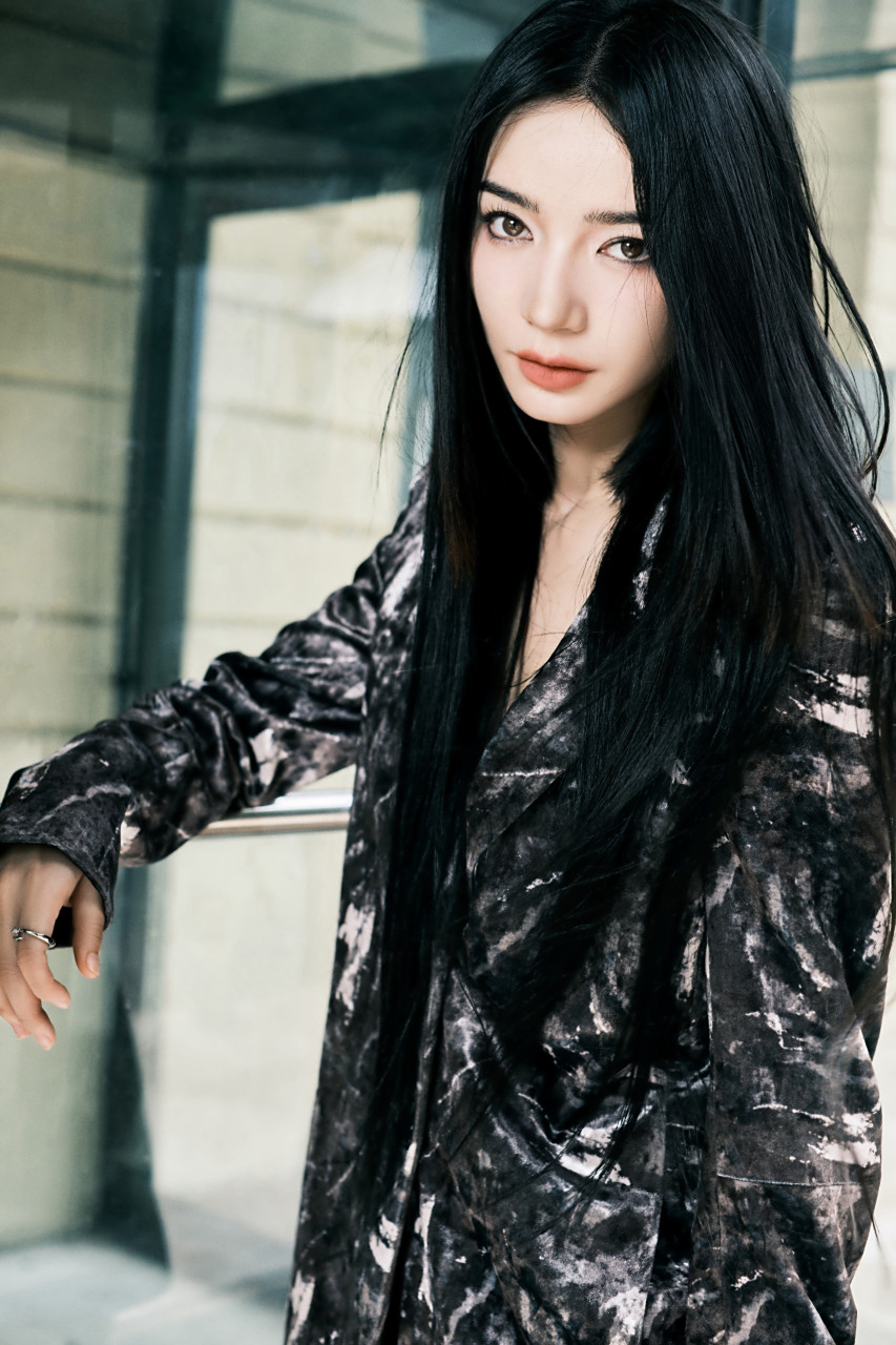 代斯黑色酷感穿搭美腿写真图集