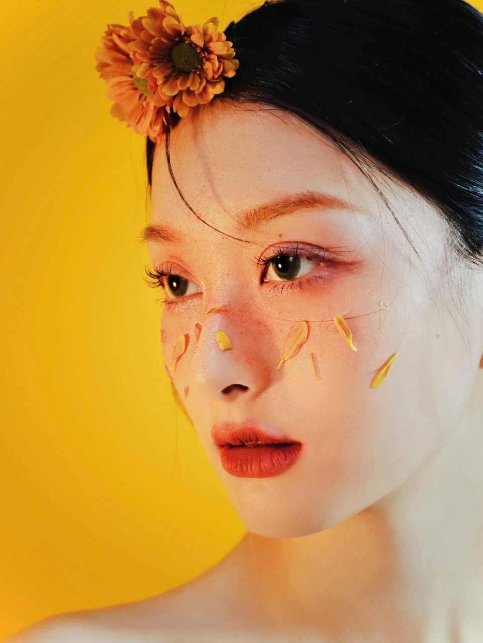 92橘色调 花瓣 =日杂风创意妆面                	 妆造