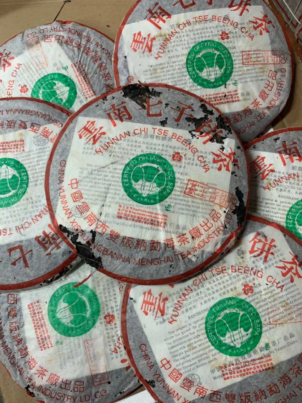 02年大白菜茶王青饼,兰花香高扬且挂杯持久,茶气相当足,茶味干劲霸气