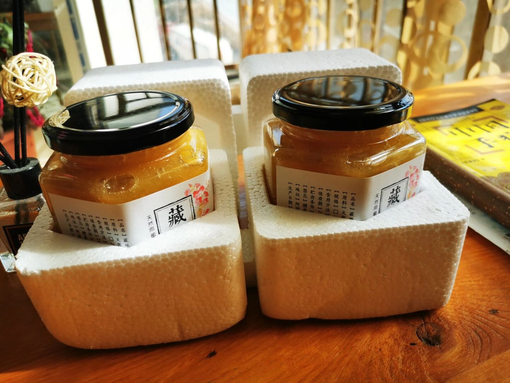 纯野生 无污染 高海拔 原生态野生蜂蜜由于崖蜂对海拔,植被等自然环境