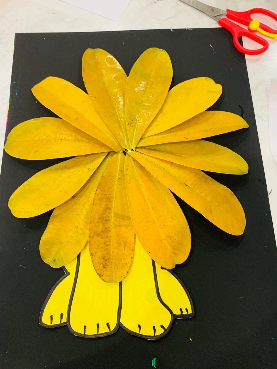 树叶画|幼儿园手工diy树叶94绘画 底色用黑色可以刮的卡纸～ 可以