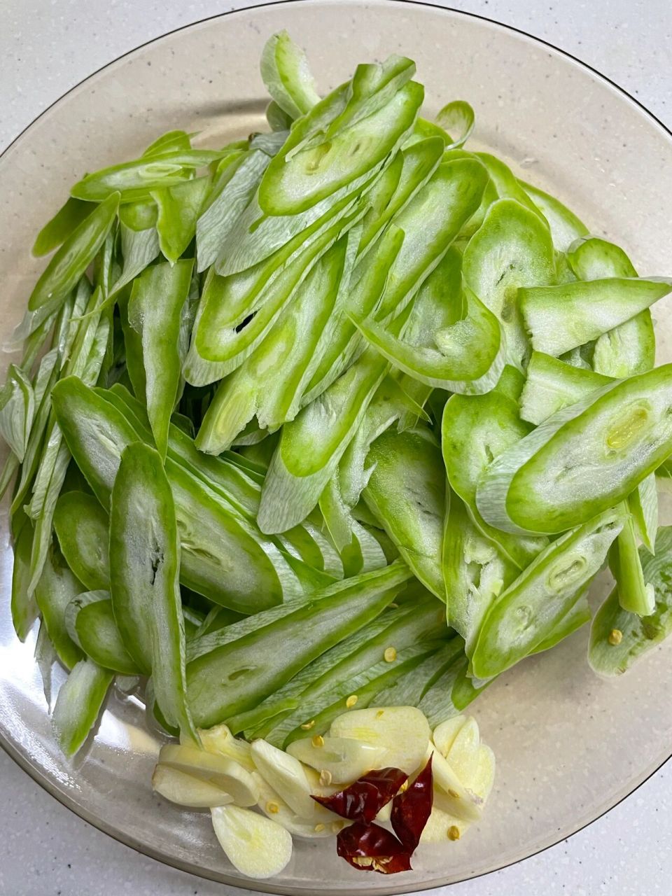 今天第一次吃这个蔬菜-蛇瓜 好朋友给买的蛇瓜,今天第一次尝试,清香