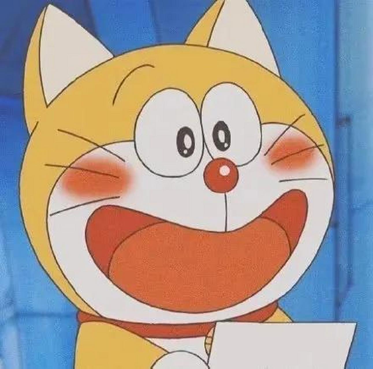 而且,它有耳朵 后来有一次,机器猫的耳朵被老鼠咬掉了,没错,是老鼠.