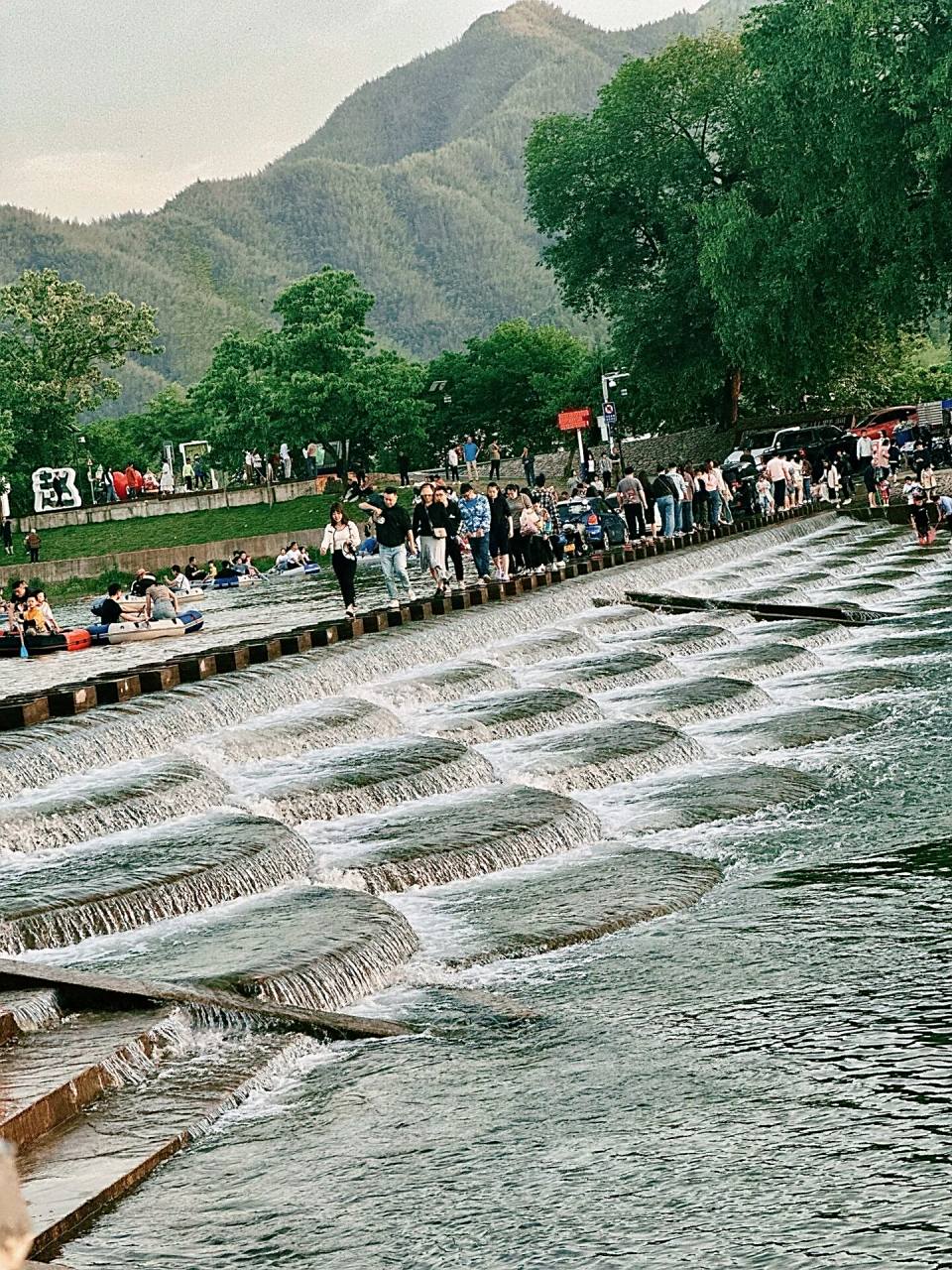 月亮湾——"鱼鳞坝" 在安徽省宣城市泾县蔡村镇月亮湾村,有一处新晋的