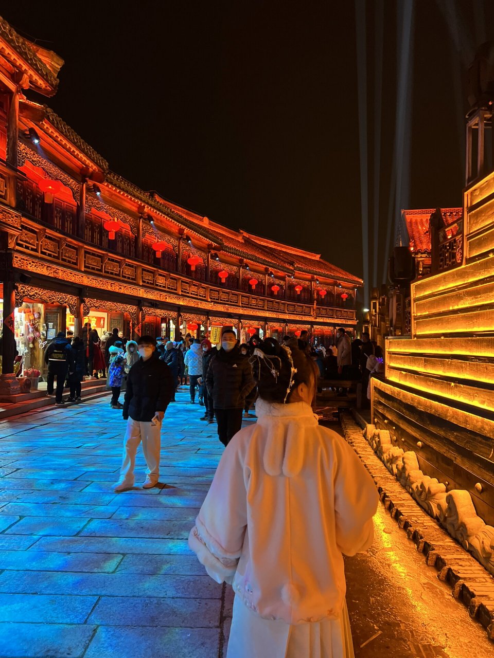 台儿庄古城太美了 周边的小伙伴可以去打卡,夜晚太出片了～在古城里租