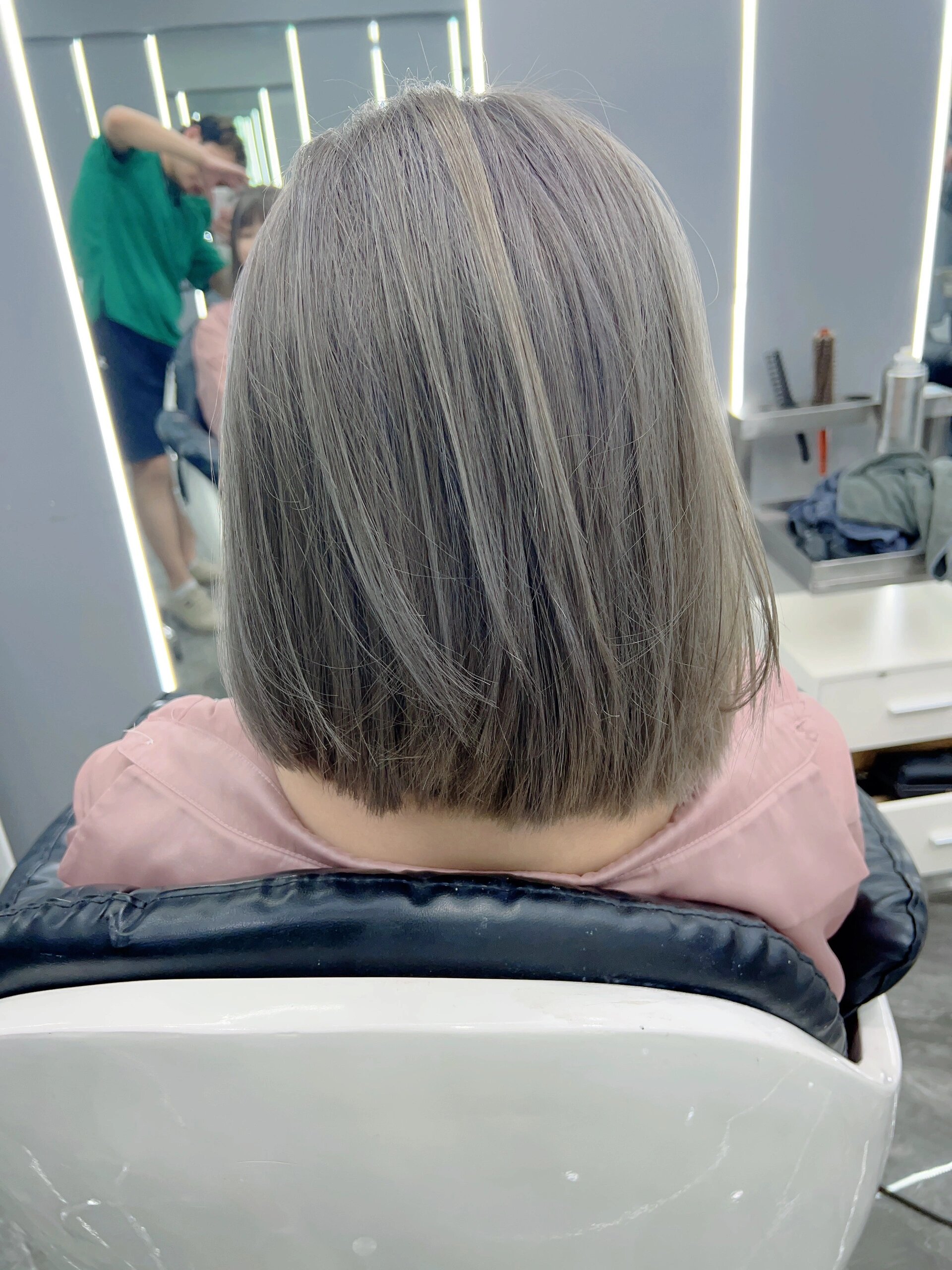 巨显白的奶奶灰发色