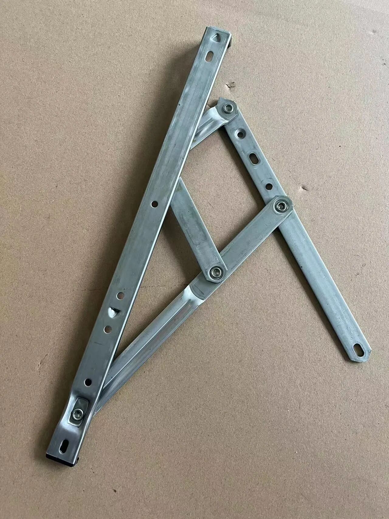 适用于铝合金断桥铝门窗的四连杆 平开窗四连杆的安装方法:先确定窗户