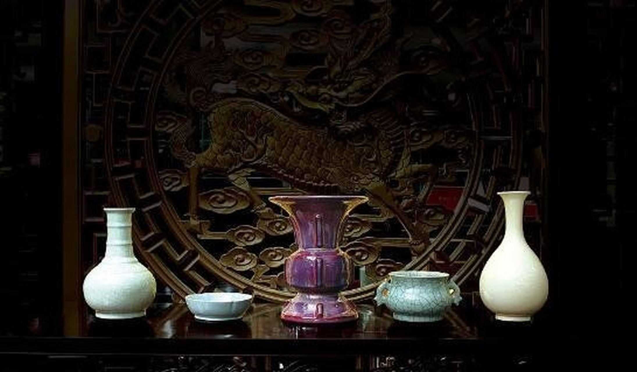 中国五大名窑分别为:钧窑 ,汝窑 ,官窑, 定窑, 哥窑.
